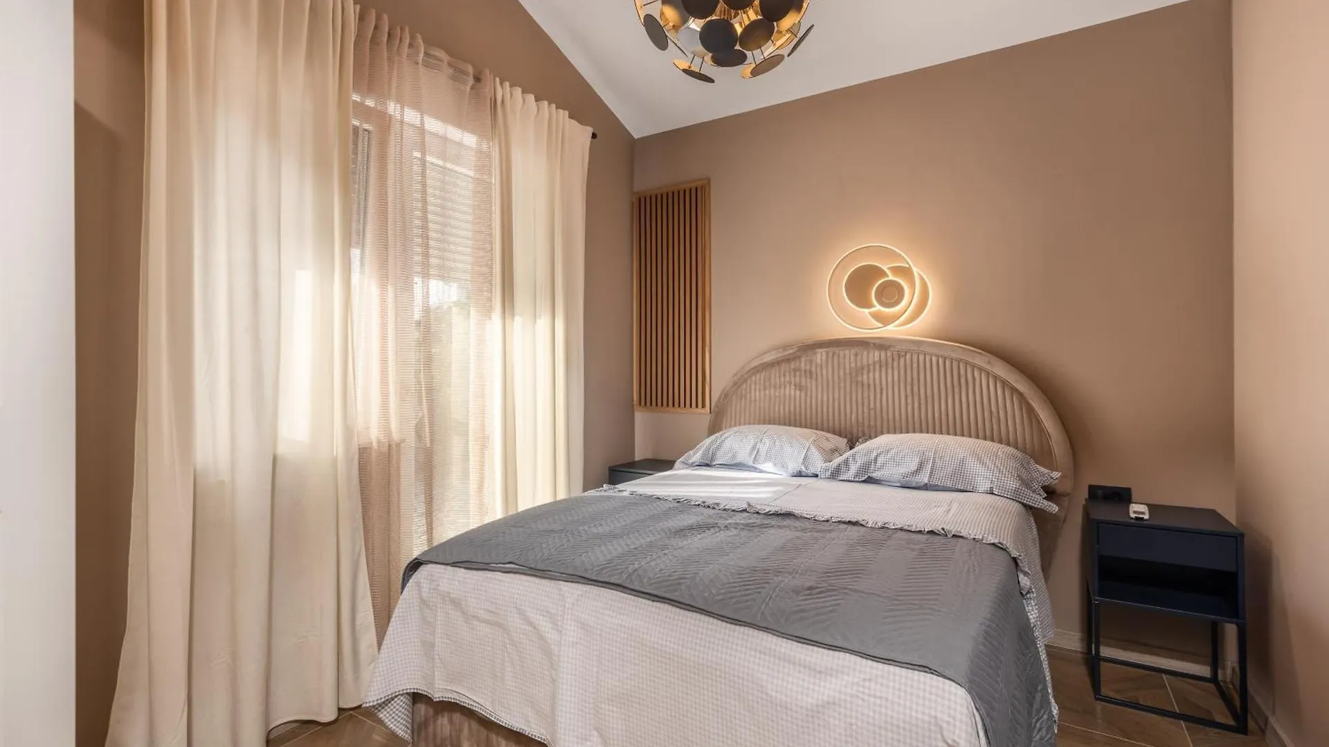 Adastra Apartments With Private Parking And Floor Heating リエカ